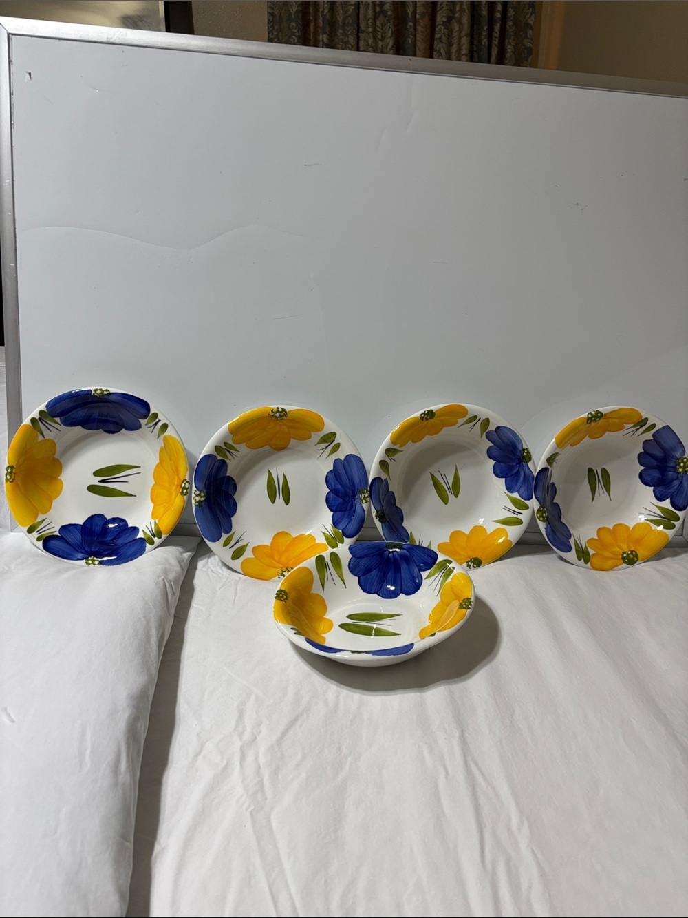 Madam hand painted bowls X5. Made in Italy. Microwave & dishwasher safe. NWOT